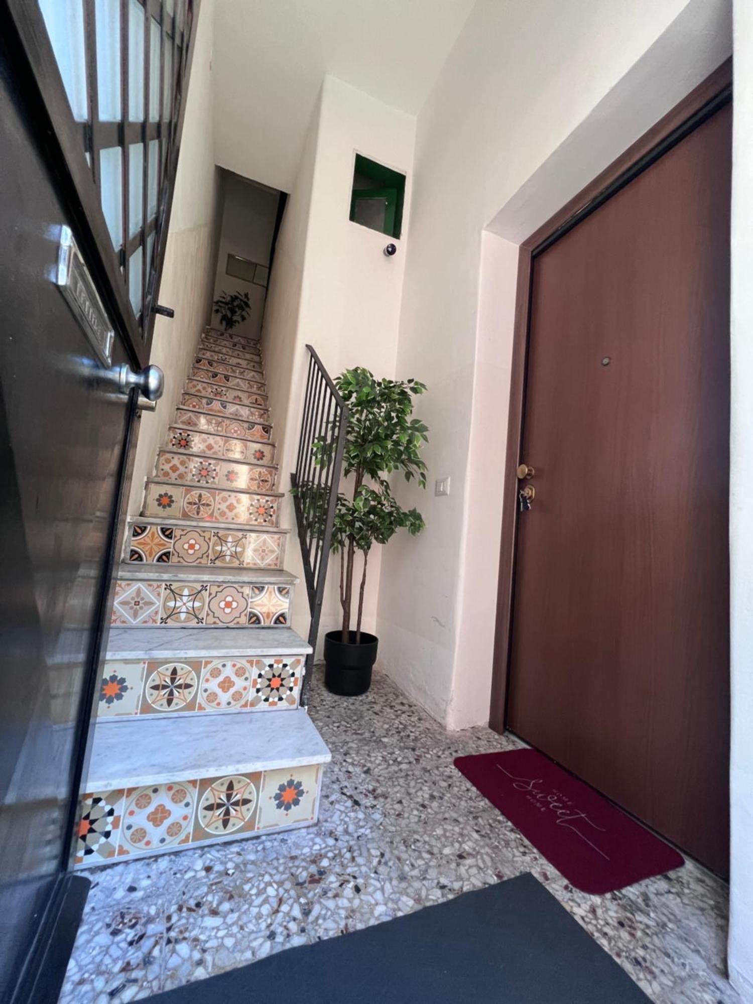 Apartamento Zinbi'S House CTA Exterior foto